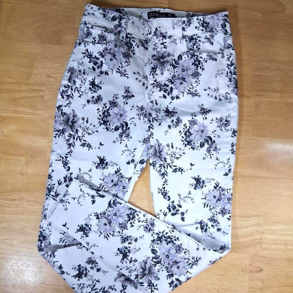 Design Lab White Floral Jeans - Size 26